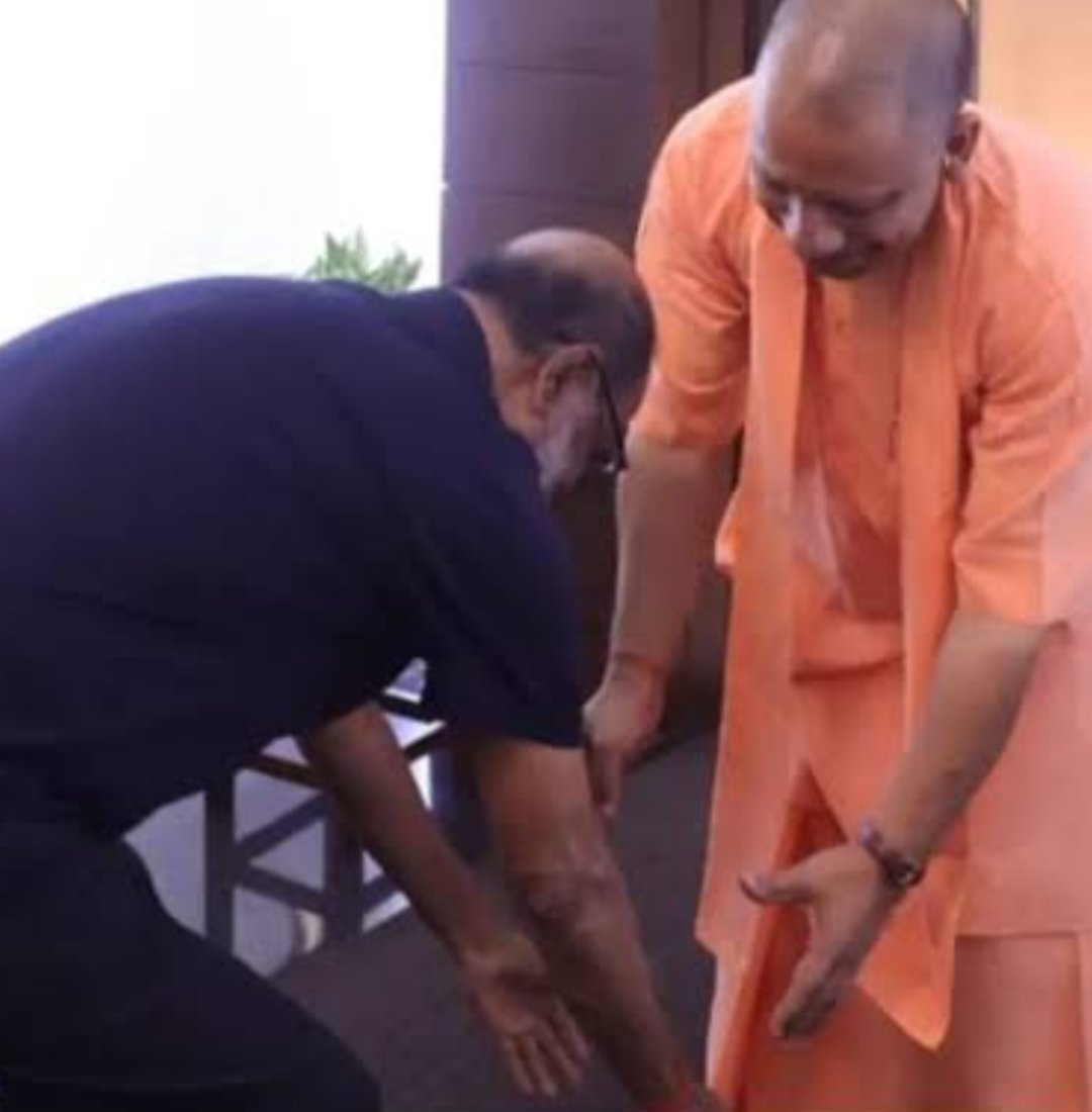 shashank2662's tweet photo. दिलीप मंडल और भीम आर्मी वाले दो कौड़ी के लोगों के मूंह पर सुपर स्टार रजनीकांत जी ने जोर का थप्पड़ मारा है और पिछे लाल कर दिया है 71 साल के रजनीकांत और 51के योगी जी का झुक कर प्रणाम किया जोर का झटका है जोरो से लगा
#dilipmandal #bhimarmy #dalittime #YogiAdityanath #Rajnikant https://t.co/CGSprYFhI4