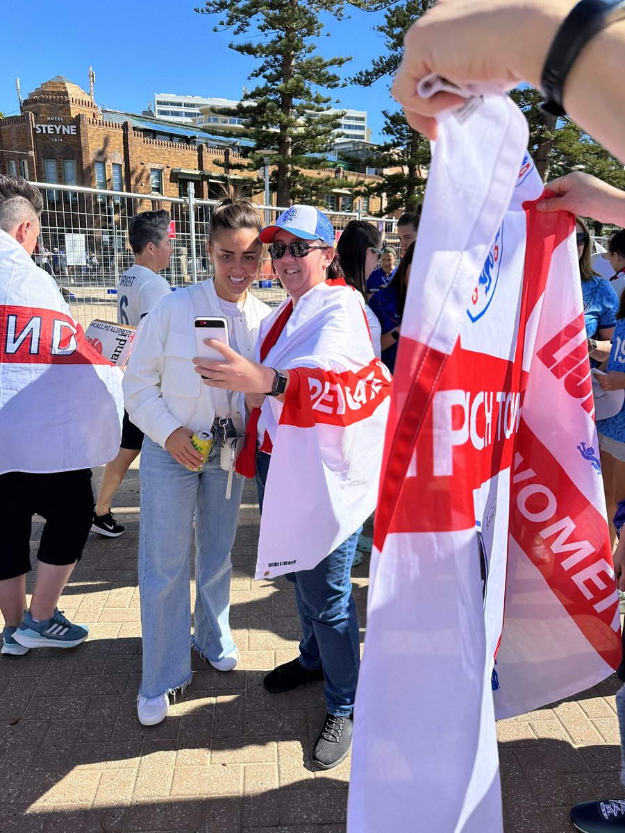 fara_williams47's tweet photo. Walk along Manly Beach this morning…
The fans are confident, I’m confident! I met this lovely man who was in the stadium in 1966 &amp; he’s flown out to Sydney to witness the @Lionesses win it! 

It’s coming home people, let’s go!!!!!!!!

🏴���󠁢󠁥󠁮󠁧󠁿❤️ #FIFAWWC https://t.co/haOeuhvXv7