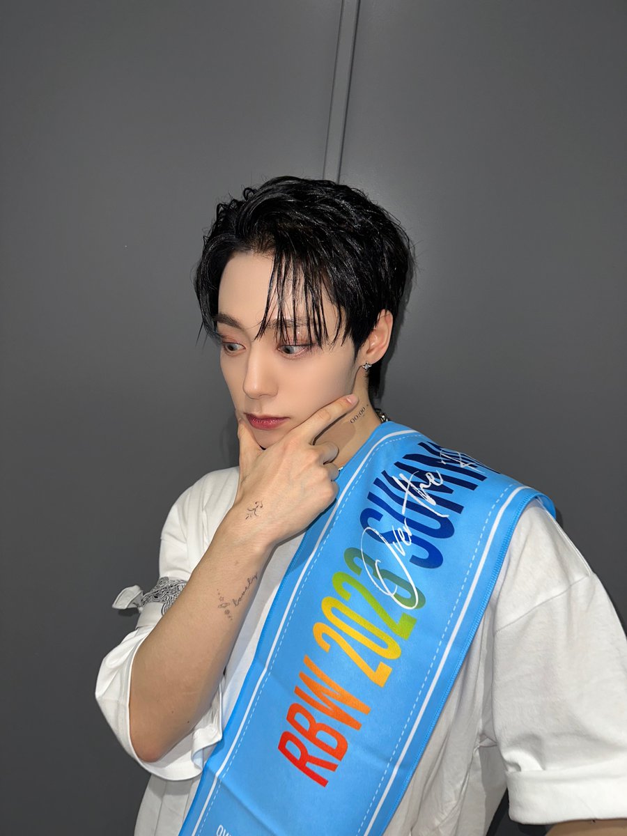 official_ONEUS's tweet photo. [#환웅]
막공도 화이팅🩵 https://t.co/dyvkkpKubA