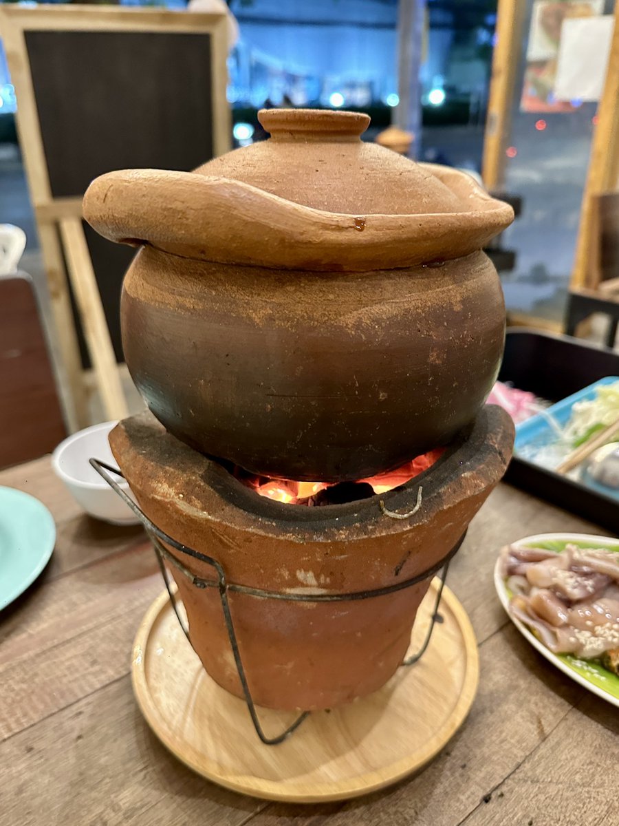 prodrunk_htm's tweet photo. One of my most favorite Thai food is definitely Thai hot pot(จิ้มจุ่ม)🥺♥️♥️

Actually this Thai restaurant “yum yum” main brunch is in Tokyo, so this is like reverse import Thai restaurant🥺
This place is pet friendly, food is delicious, open after midnight😍 https://t.co/OozcNi4YID