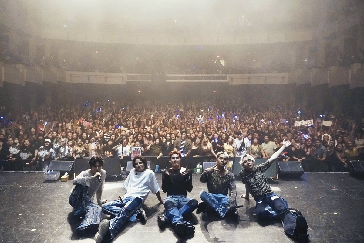 ⚠️ PAGTATAG! World Tour Vancouver

Thank you so much for the warm welcome, Vancouver! See ‘ya next time! Hope y’all had fun as much as we did!

Next stop, Edmonton! 💙

#SB19 #SB19PAGTATAG #PAGTATAGWorldTour #PAGTATAGWorldTourVancouver