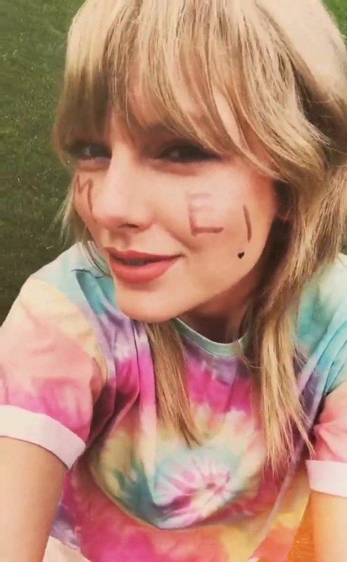pharblor13's tweet photo. she was so excited to come out omg :( https://t.co/iA6KRGJSm4