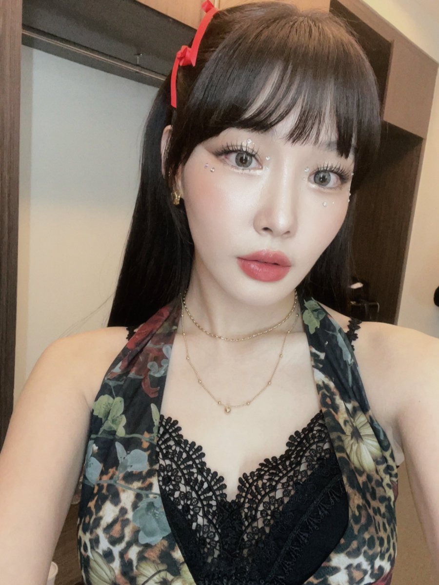 chunghaup's tweet photo. [230820] 01:05PM KST 💭

thank you so so so much byulharang, i felt so reassured ㅠㅠ!!

i'm wearing a bracelet byulharang gave me during the meet &amp; greet 🤓🤓 https://t.co/pJv3Bm7rVo