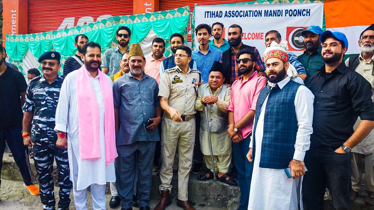 lonewaseem01's tweet photo. The way we met,
None of us saw it coming.
We were meant to meet,
And, we became friends.
And What a beautiful day we spent with such enchanting personalities. 
#districtpolicepoonch #buddhaamarnathyatra2023 https://t.co/6wNk6xIElS