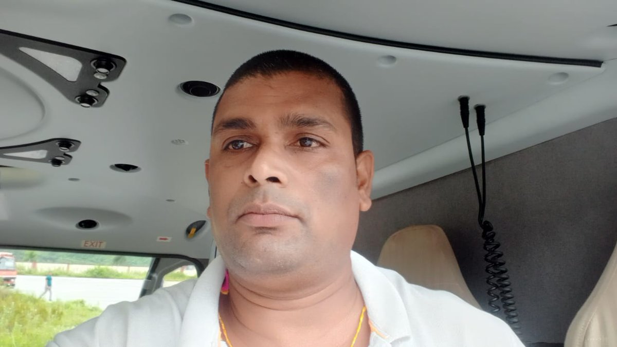 NirmalJ8881922's tweet photo. समता पार्टी के राष्ट्रीय अध्यक्ष माननीय श्री उदय मंडल जी आगामी चुनाव के लिए हेलीकॉप्टर का ट्रायल करते हुए।
@uday88mandal 
@samataparty_ 
@samataparty_SS https://t.co/7GGLVREWwh