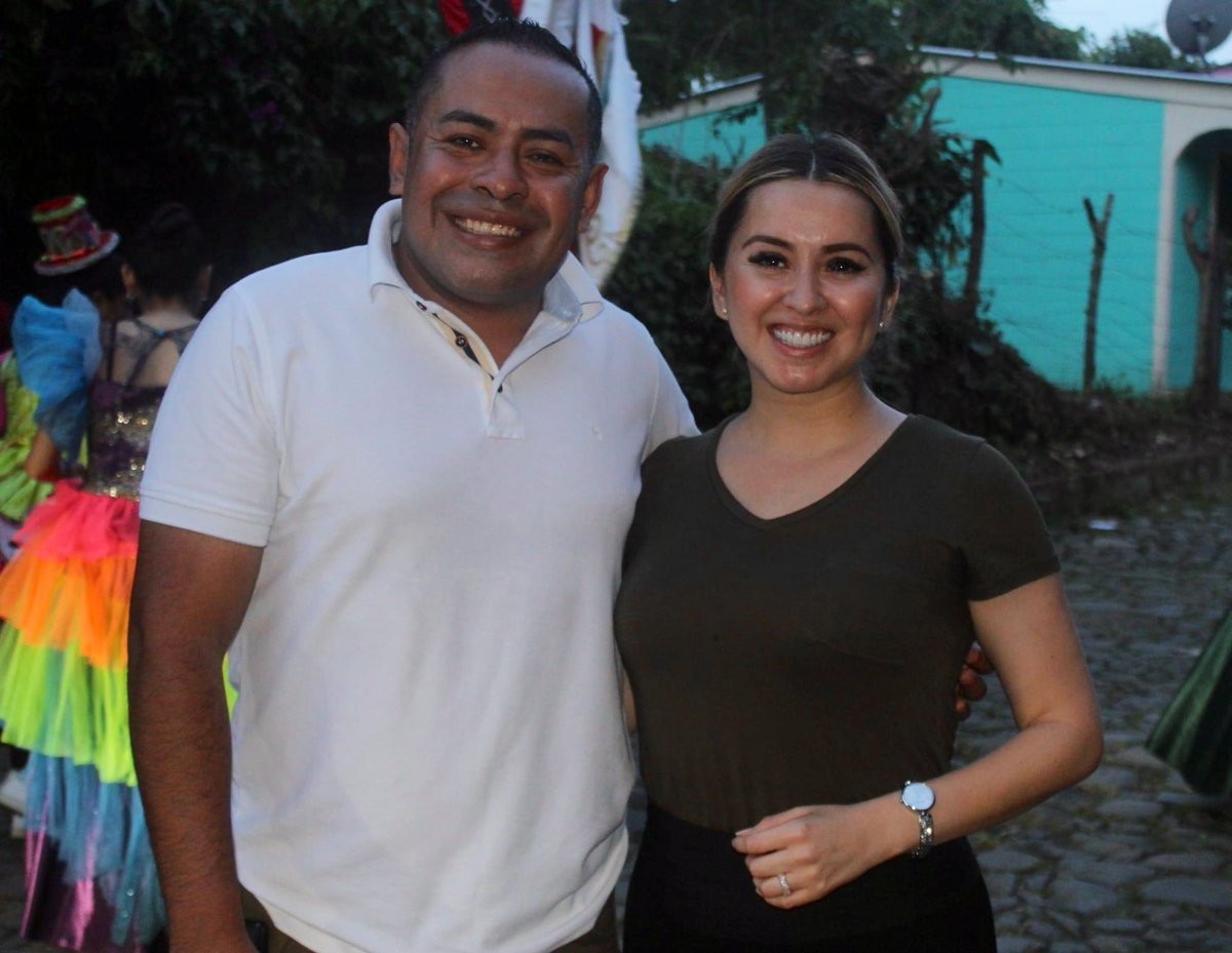 mayrazetino's tweet photo. Gracias por su gentil invitación estimado alcalde Alex Cabrera, fue un enorme gusto compartir sus tradiciones. 

Felices Fiestas Talnique♡ https://t.co/heskmUNTnn