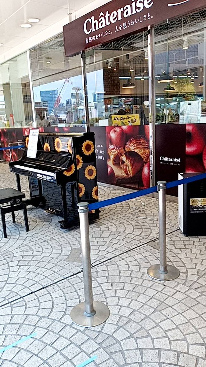 oidontaku's tweet photo. 今日は最終日、ヤマダ電機前では誰でも弾ける、ストリートピアノを開催中！
ヤマダ電機さんのご厚意で、冷風機2台付いてます！快適です。
是非弾きに来てください！
17:00までです。
#大井どんたく #ストリートピアノ #弾き語り #ヤマダ電機前 #冷風機付き https://t.co/BZTCYeP8yK