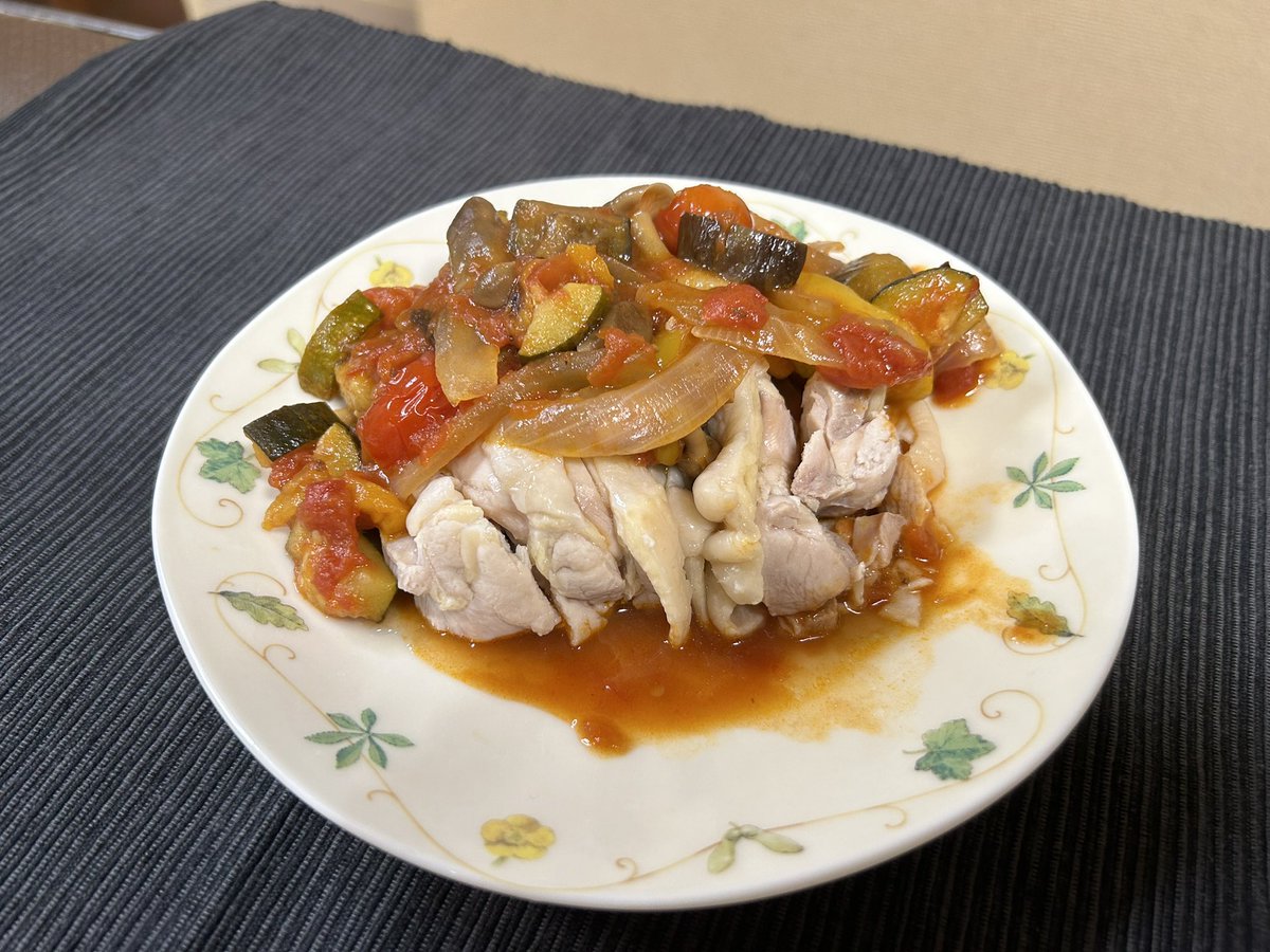 nihorn's tweet photo. 昨日はじめて料理配信やってみた！

今まで料理人要素活かせてなか���たから満足感ある☺️

いつもと違う内容でリスナーさんにも楽しんでもらえた気がするよ
また時々やりたいなぁ〜 https://t.co/RRSReth4Oq