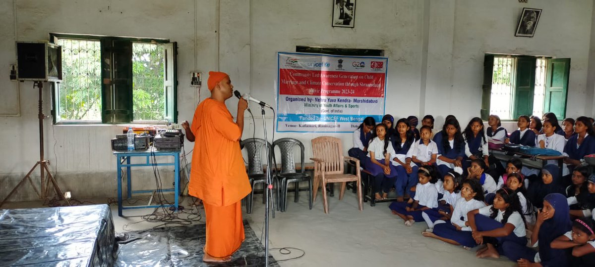 MYBMurshidabad's tweet image. Community led awareness generation on child marriage &amp;amp; climate conservation through shramdan shivir programme at Katmari High School,  Raninagar II , Murshidabad on 16th August'2023@Nyksindia @UNICEFIndia @YuWaahIndia @swapnodipa #P2EProgramme #eoho #nykswb