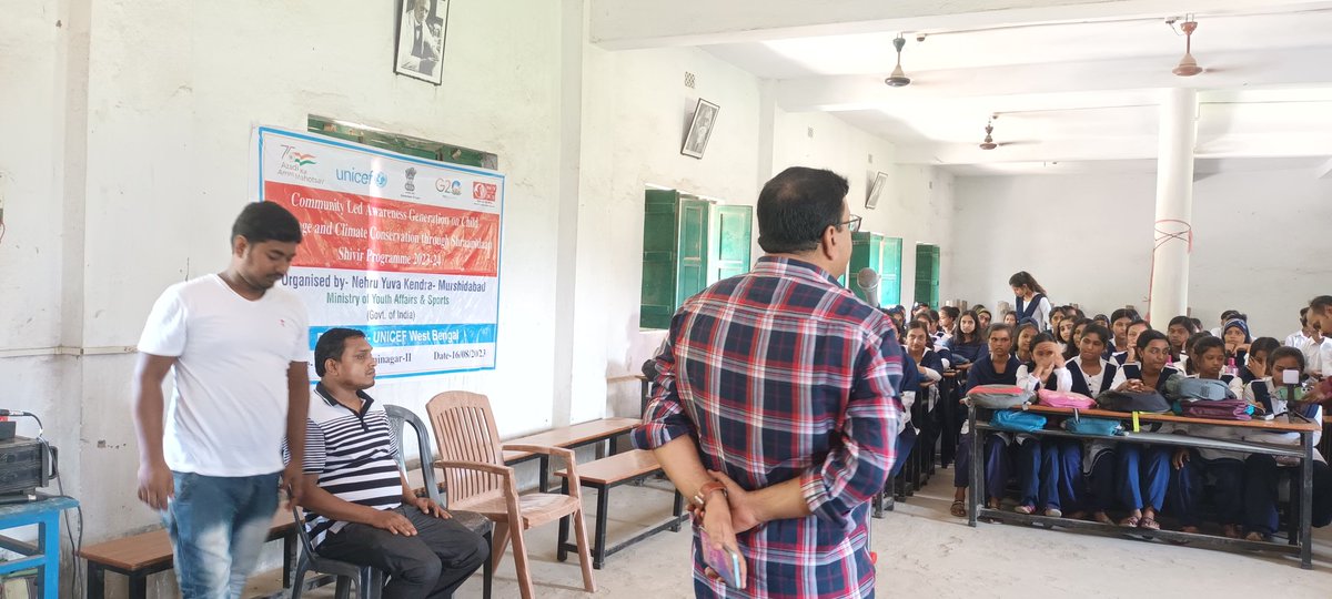 MYBMurshidabad's tweet image. Community led awareness generation on child marriage &amp;amp; climate conservation through shramdan shivir programme at Katmari High School,  Raninagar II , Murshidabad on 16th August'2023@Nyksindia @UNICEFIndia @YuWaahIndia @swapnodipa #P2EProgramme #eoho #nykswb
