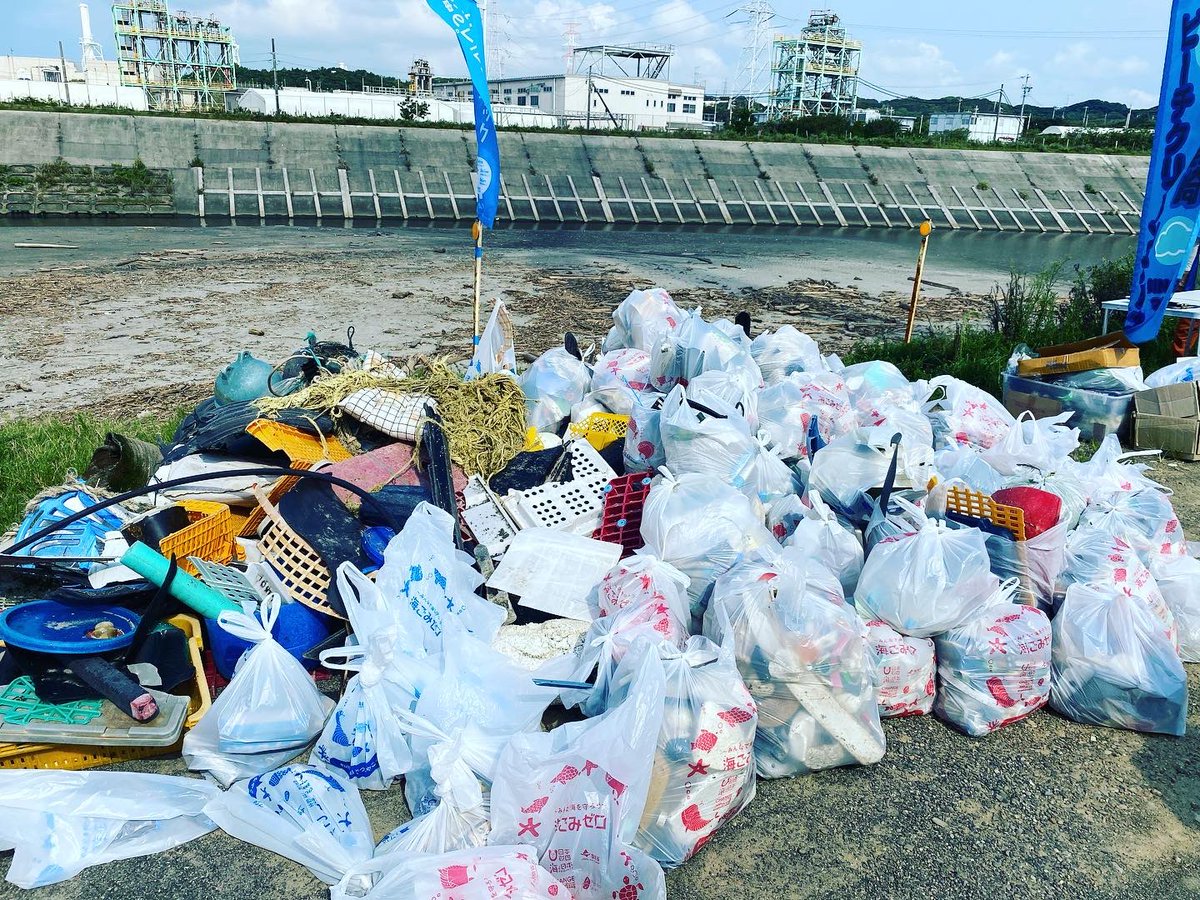 BeachCleanup_O's tweet photo. 第28回御前崎ビーチクリーンナップの活動報告です。2023年8月20日(日)8-9時に筬川河口で開催。参加者40名。
#omaezakibeachcleanup #omaezaki #御前崎　#海岸清掃　#ビーチクリーン　#beachcleanup umigomi 
#御前崎ビーチクリーン　　#美しく豊かな静岡の海を未来につなぐ会 
#筬川河口 https://t.co/kJaR7xwNux