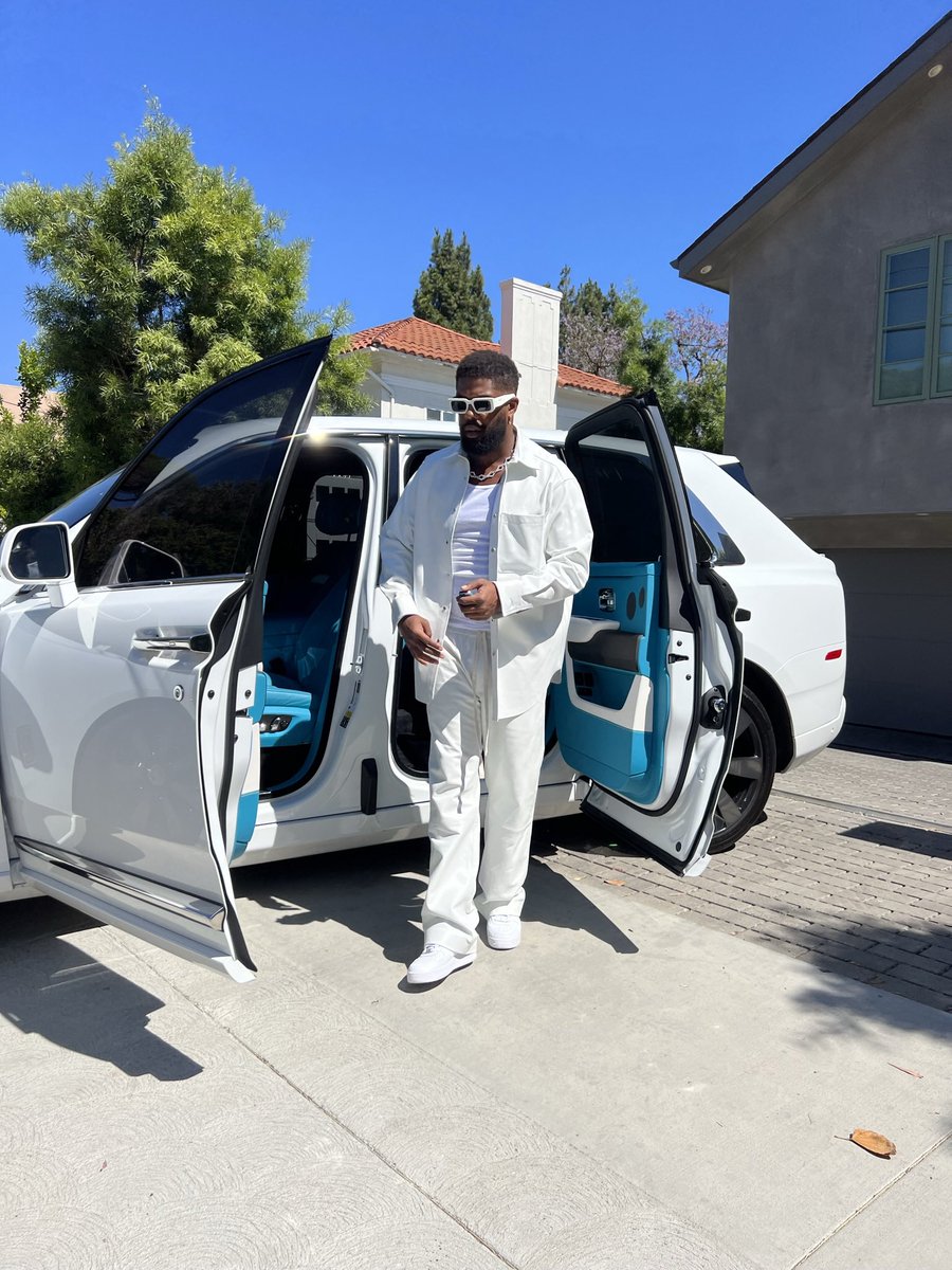 My favorite hue is Tiffany blue