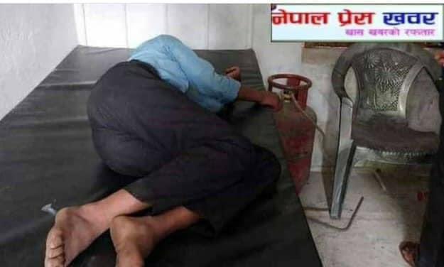 Sundarsheni's tweet photo. हामी केहीले सम्म तपाइको शुद्धताको लागि मर्नु पर्न सरकार शिक्षा र शिक्षीक पनि यति कुर छ नेपालमा
****
शिक्षकका लागि राखेको पानी पिएको आरोपमा कुटिएका दलित विद्यार्थीको मृत्यु।
स्रोत : नेपाल प्रेस खबर
@PM_nepal_ @NepalNHRC @NepalPoliceHQ 
@MohnaAnsari @CharanPrasai @ppariyar https://t.co/tlxls2zgcL