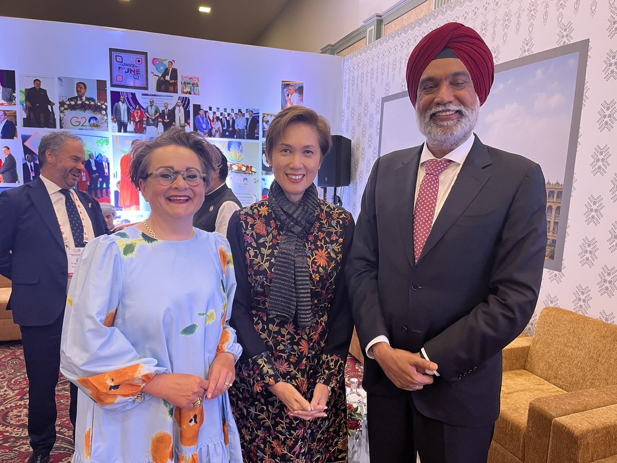 gioasempre's tweet photo. Day 2 @G20 #DEMM woman power (nari shakti) at work in digital governance and digital economy. @AvHuffelen 🇳🇱@joteo_ylm 🇸🇬 https://t.co/f7a1EalEib