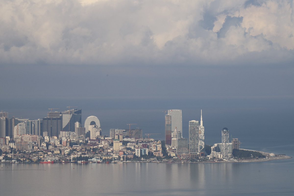 Kate Bush obvliously has never been to station 1 in Batumi. 🥵🥵🥵 #runningupthathill
Nice view of Batumi from up here!