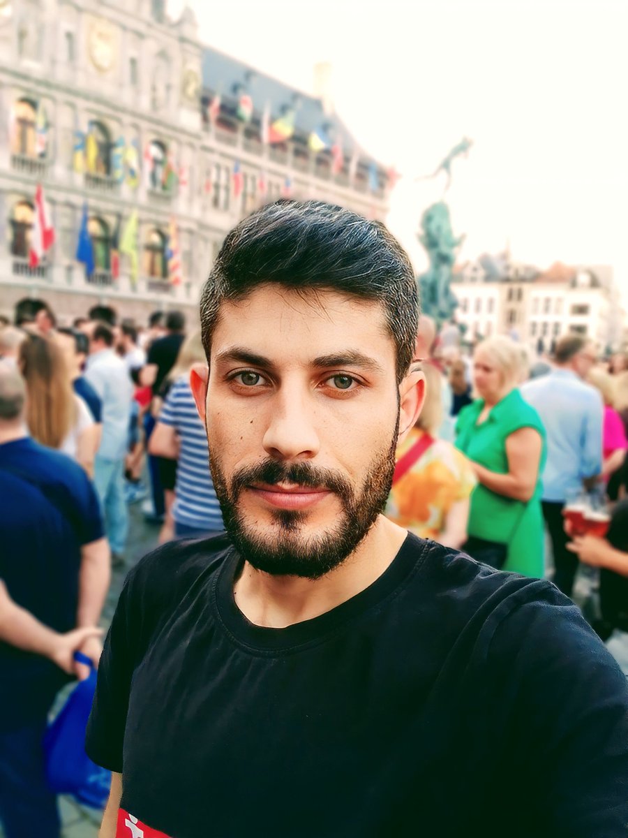 aliantwerp's tweet photo. In de stilte van het verlies ontstaat er een lege ruimte, verlangens vervagen, net als een zonsondergang zo zacht.
Herinneringen verwelken als bloemen langzaam weg, verdriet omarmt mijn hart terwijl het zich strekt. https://t.co/yaW6OIGhRa
