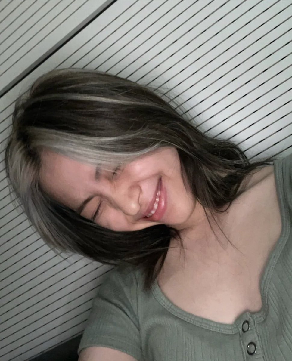 Un poquito tarde pero sin faltar al #𝖄ǝye𓇬𓈒࣪𝕻arty porque hoy disfrutaré muchísimo #𝕥he𓊆𝑏ir𝕥h͜͡day𓊇𝒸ake, haré todo lo posible por no robarme todo el pastel pero no prometo nada!! #𝕙a͝ppy𖥔࣪𓈒࣪·𝟷𝟿 baby 🩶

𝑑u 𝘩ast ⋆｡𖦹 °✩ 𝕧erona