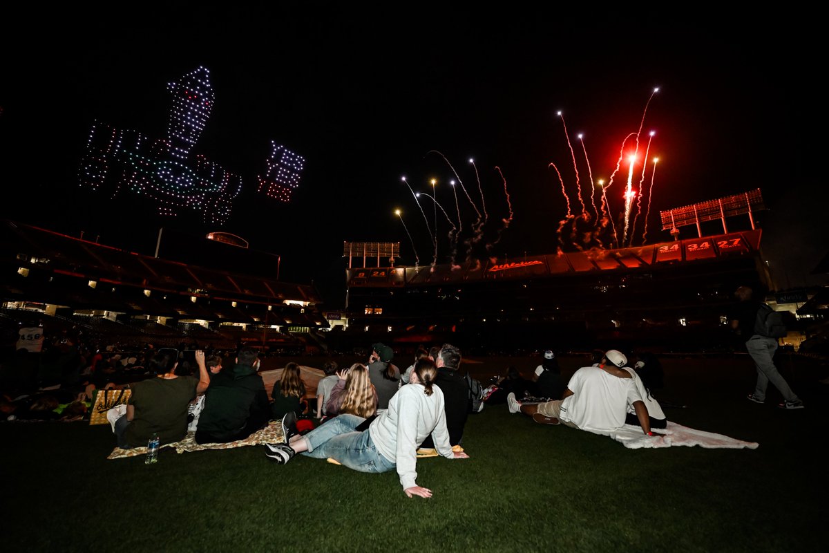 Athletics's tweet photo. A long time ago in a galaxy far, far away...

Tonight's Star Wars Drone Show presented by @Chevron was one for the books! 💫 https://t.co/S9UwtUYIU9