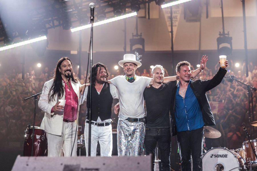 Today in 2016, The Tragically Hip played their final concert. The concert was held in their hometown of Kingston and broadcast to 11 million people across Canada. Just over one year later, Gord Downie passed away.