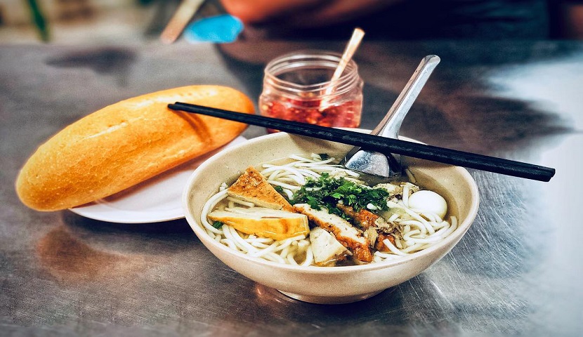 izitourvn's tweet image. Top 10 Popular Vietnamese Breakfast
Vietnamese people usually have breakfast, do you know why? Because they  need something to eat before dedicating their energy at work...
izitour.com/en/blog/vietna…
#travel #travelblog #travelbloger #Australia #Malaysia