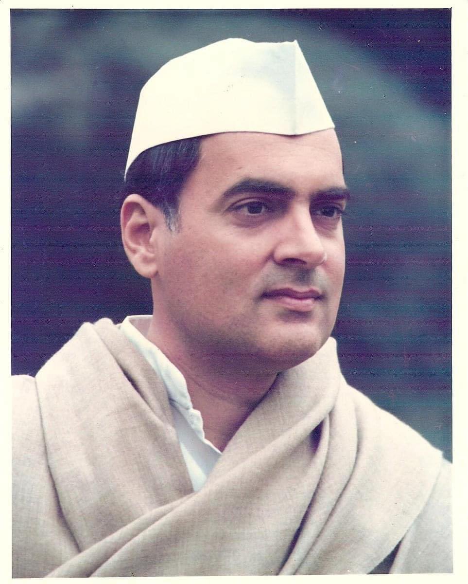 Tributes to former Prime Minister of India, Bharat Ratna Shri #RajivGandhi ji on his birth anniversary🙏 #RememberingRajivGandhi #SadbhavanaDiwas