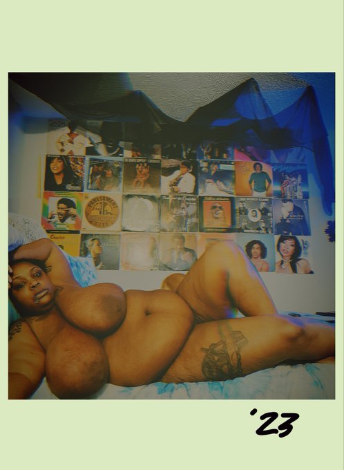 Hung some of my vinyl up....was exhausting 😩🔨🥵😌 goodnight X-Twitter✌🏾😘 https://t.co/3aQZZCqSlU<a href="/tag/stripchat"class="tags"><span>#stripchat</span></a><a href="/tag/stripchatlive"class="tags"><span>#stripchatlive</span></a>