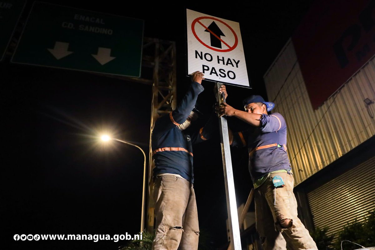alcaldia_mga's tweet photo. 🚧Estamos dando inicio a la señalización de las distintas rutas de desvíos establecidas durante la  ejecución del mega proyecto de Ampliación y Modernización de la Pista San Juan Pablo II en nuestra Capital. 🚏 https://t.co/XukXcqfsZe