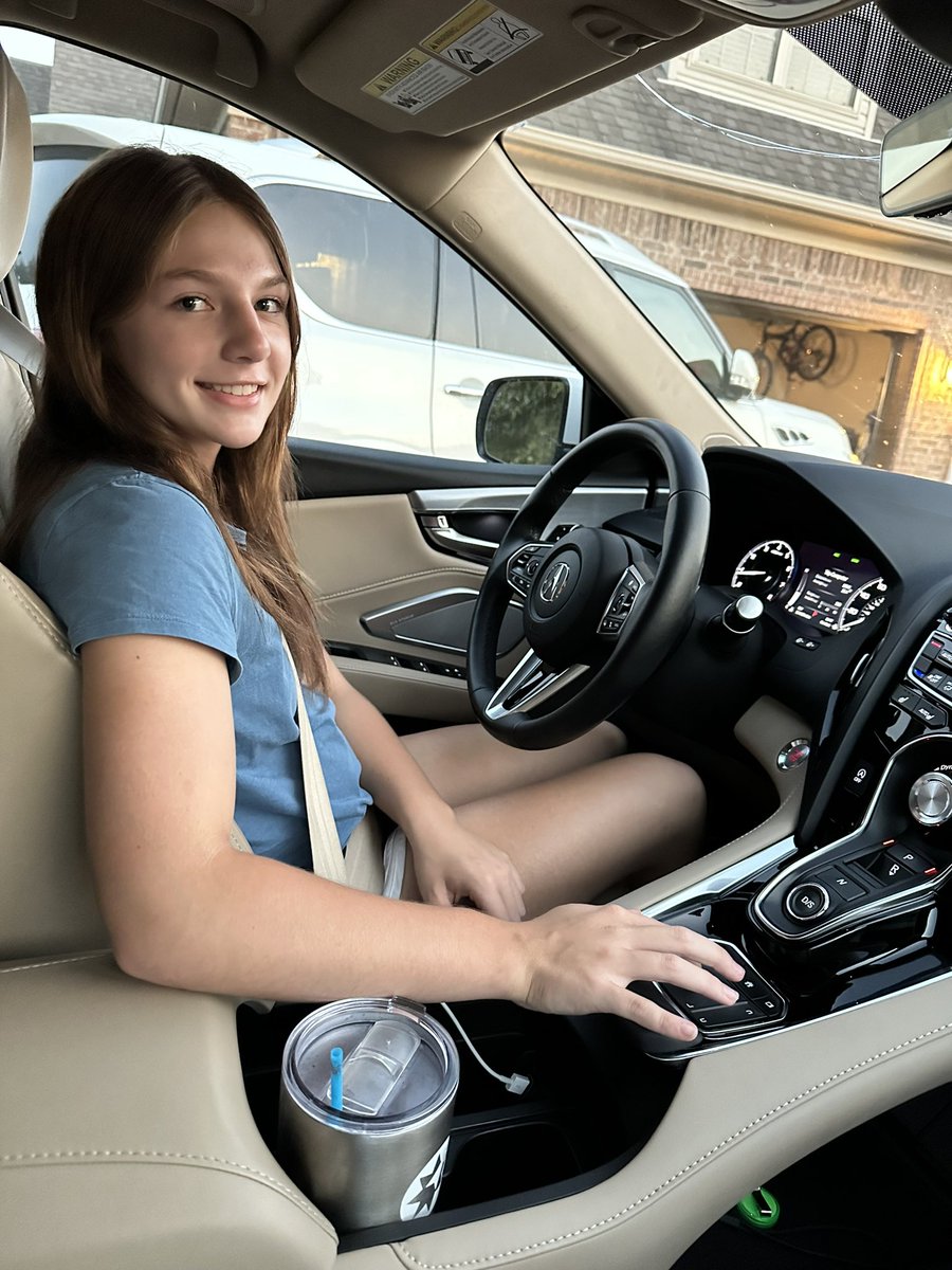 LondaCHamrick's tweet image. Moved one in for JR year of college and the other is learning to drive.  #differentworld #samevalues #faithandgrit