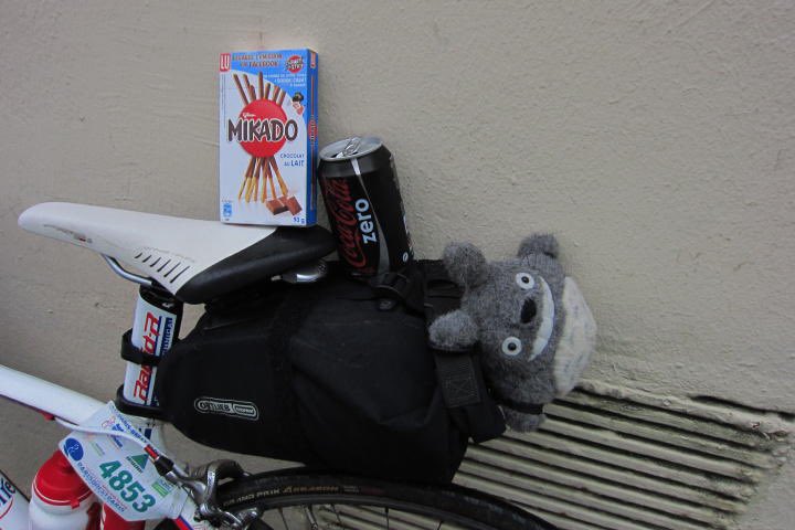 hiramatsuuuu's tweet photo. @JSGnon @sugikichiracing @take0204 味はまんまポッキーなので安心する。
#PBP2011 https://t.co/8pGbijOe7B