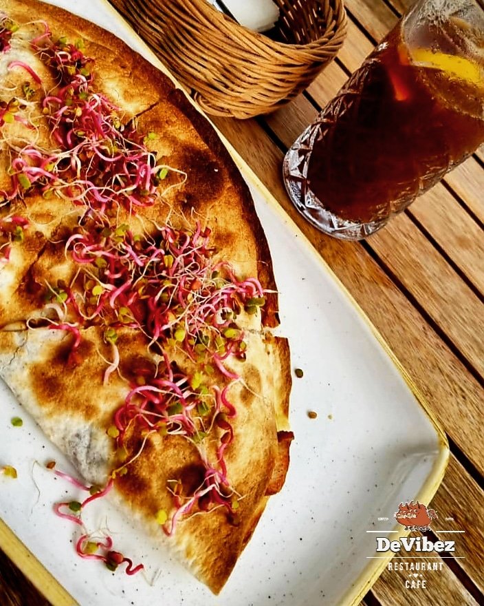 DeVibez_'s tweet photo. #lunch #qurrito #bbq #przekąska #śniadanie #obiad #dinner #breakfast #alldaybreakfast #coffee #kawa #kawiarnia #coffeeshop #restauracja #DeVibez #Restaurant & #Cafe #Szczecin #WojskaPolskiego50 #Śródmieście #feelDeVibez #DV #DziczkiVibez #widzimysiewsrodmiesciu
#jedzenie https://t.co/VyXljzyFhK