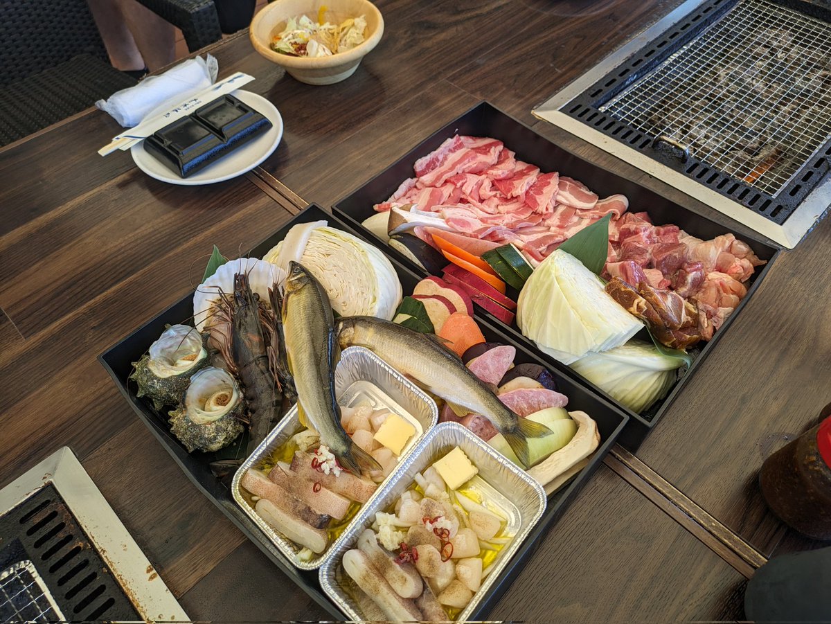 sundaysilenceee's tweet photo. オーシャンビューで競馬して、肉食いながら競馬して、#DASH和歌山 でしめる!
史上最高の、和歌山競馬でした!
おつれっした!!
楽しすぎた!
#加太テラス #カダテラス #KBALIFE https://t.co/cy7xoECP5H