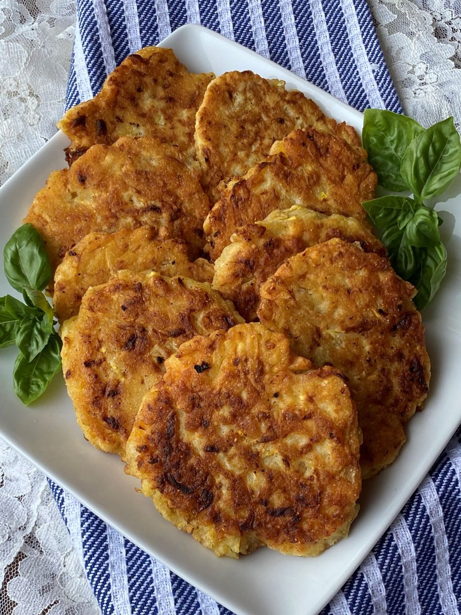 SouthLadyCooks's tweet image. Recipe➡️ thesouthernladycooks.com/yellow-squash-…
These yellow squash fritters are simple and make the perfect side dish or appetizer. #squash #fritters #Food