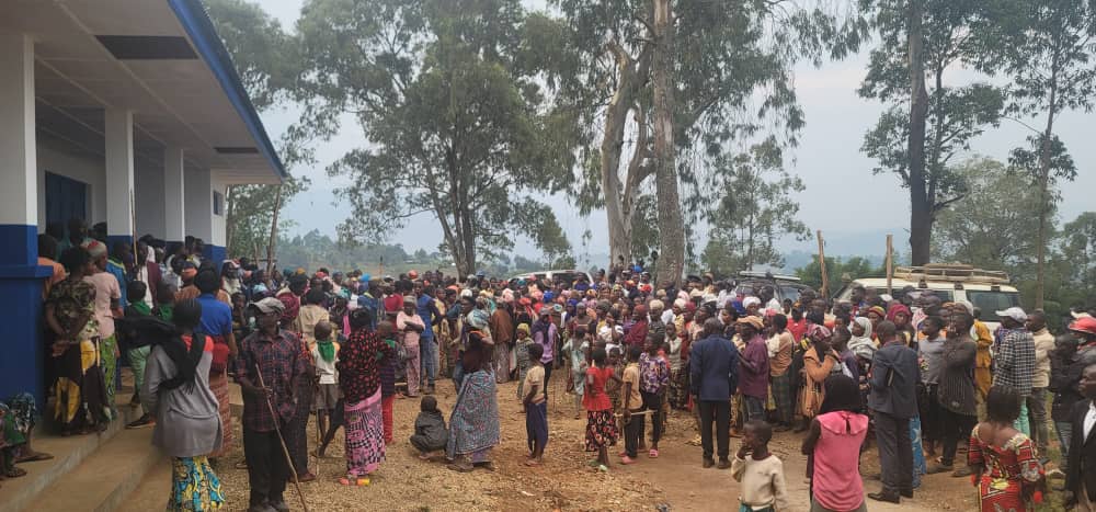 YannickNcuro243's tweet photo. Omniprésente ds tout les groupements du territoire de walungu, le #CAJB affûte ses armes pour la victoire écrasante de l'honorable @JeacquesBanywesize aux législatives nationales prochaines. Bravo au coordo #BonjoSangwa et tte son équipe.@BillyKambale1 @ChaturHamida @angembala16 https://t.co/5cg5gWHrGs