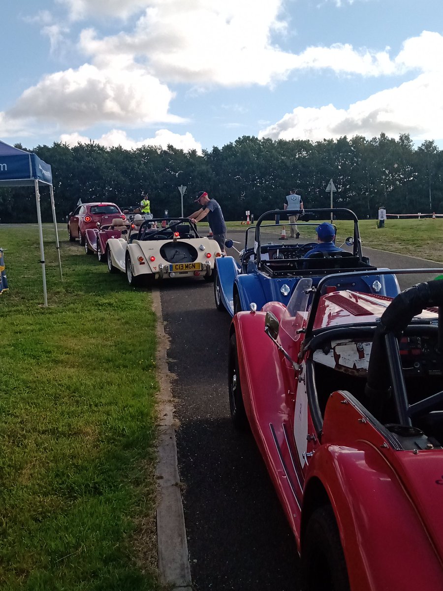 MsccGill's tweet photo. They're at it again! @morgansportscc autosol #Gaydon #Morgans in the sun https://t.co/JMx3ErKgK6