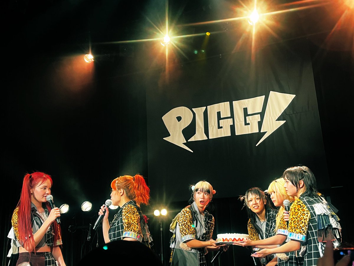 pig_janaiyo's tweet image. いつまでも同じケーキをつつき合う関係であってほしい🐷🎂🎁🎉

#PIGGS
#BBS3