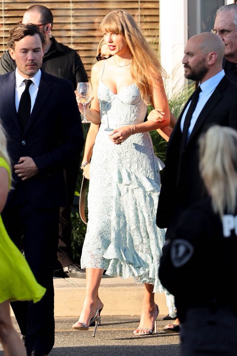 📷 | Fotos de Taylor Swift ayer en la boda de Jack Antonoff y Margaret  Qualley., image size:800x1200