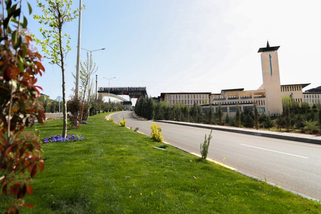 Üniversitemize ve fakültemize hoş geldiniz 💫

<a href="/hkunv/">Hasan Kalyoncu Üniv</a> 
<a href="/TurkayDereli/">Türkay Dereli</a> 
<a href="/BayramlarKezban/">Kezban Yiğiter</a>