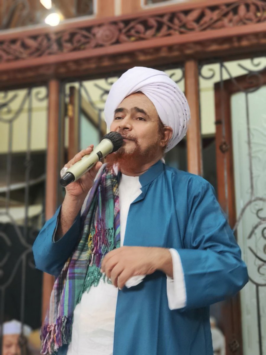 zein_7770's tweet photo. ”مرافقة الكرام اجل غنم
بذي الدنيا وفي دار البقاء.“

“Menjalin hubungan dengan orang-orang mulia adalah anugerah termulia di dunia dan akhirat kelak.” https://t.co/rsx7Wtpvla