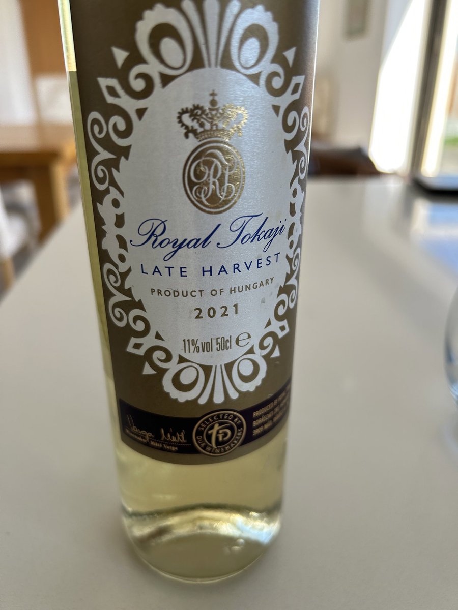 MaryjaneFurniss's tweet image. Guests who bring gifts &amp;amp; leave you with a  #fatrascal for #11venses 
Thank you @WGAbroad @katiegollop @cjr1968