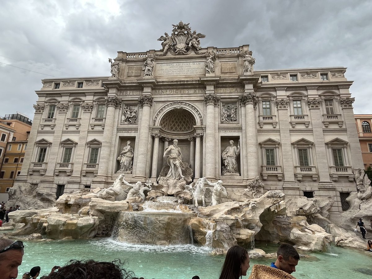 Hola buenas, nunca te has preguntado ¿Qué hay detrás de la Fontana di Trevi?¿Y debajo? ¿De dónde viene el agua?

Vamos a darnos una vuelta por ella 

[Abro hilo]