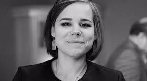 Un anno fa come oggi veniva assassinata, in un barbaro attentato terroristico a Mosca, Darya Platonova Dugina. 

Una giovane filosofa colpevole unicamente di aver espresso, sul tema della guerra, idee e opinioni dissonanti e divergenti dalla narrazione globalista.

Non