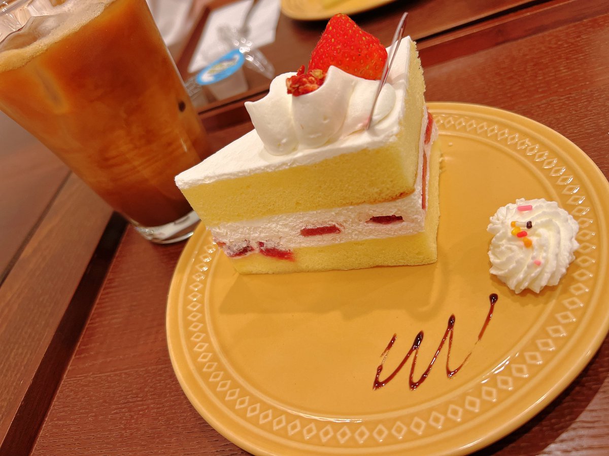 yoshida_aina's tweet photo. みんなでケーキ🍰
#キャフェバニラって言いたくなる https://t.co/9Ex1Ytd9kA