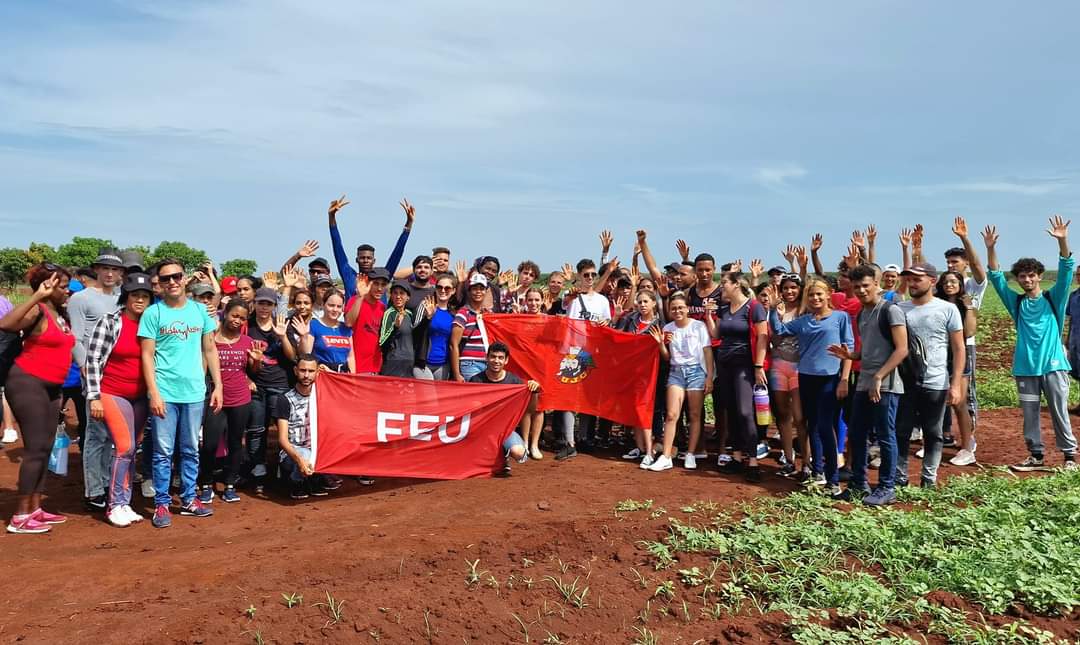 ✊🏻🇨🇺 #CampamentoDeVerano 🏕

#FeuUcmCAV #VeranoConAmor
🤩📸📸...