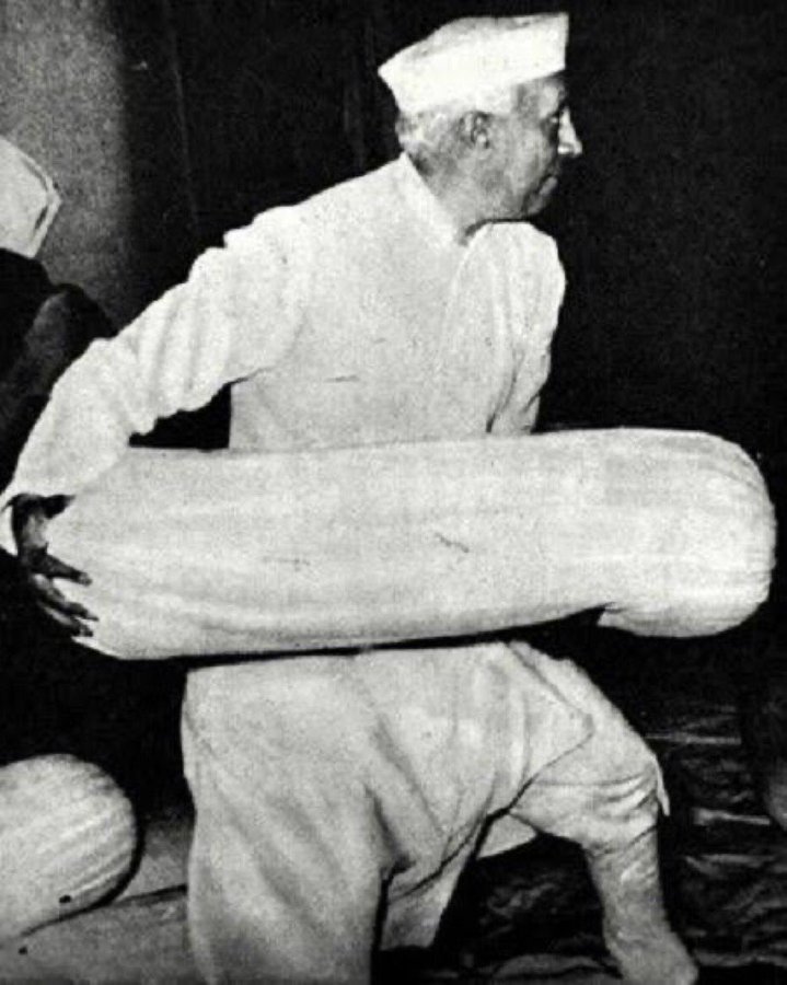 @rishibagree But Nehru had vision to promote the ' FIRST ' electric razor with a CoDe . 

He also knew how to use fight with ' softpillows ' , which is the predecessor for ' software' 

when code & software are ammunitions , then he's & RG are the visionaries for IT revolution - NO/ YES ? 🤔