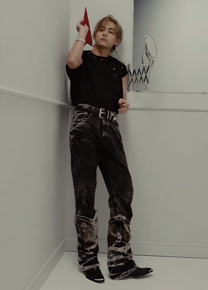 Look at kim taehyung, he’s the coolest!