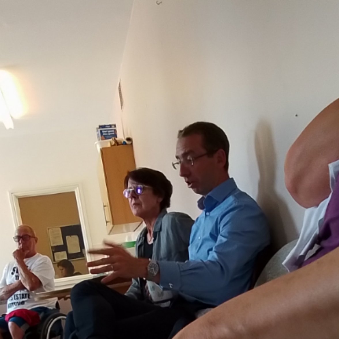 Save_our_Kytes's tweet photo. @WatfordLibDems  #SaveKytesEstate 

The Mayor Peter taylor expressing concerns for the tenants of Kytes Estate https://t.co/VgInSU7STD https://t.co/B0XqWtSU7E