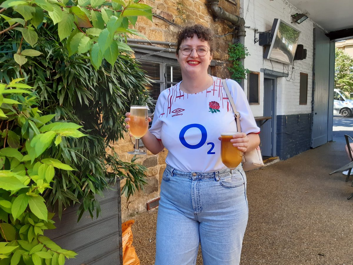 Match ready at The Swan in #Banbury as @RadioLisa1 joins fans there. #ENG #WorldCup2023