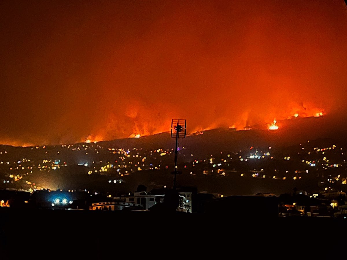 Según los tinerfeños, el gobierno estaba avisado, lo sabía.
Luego vendrá el primer loco de la pradera y ganará las elecciones por mayoría absoluta.
Recordad, eso nunca habría pasado con un sistema de Democracia Directa.
Ya va siendo hora de que la ciudadanía se ponga las pilas
