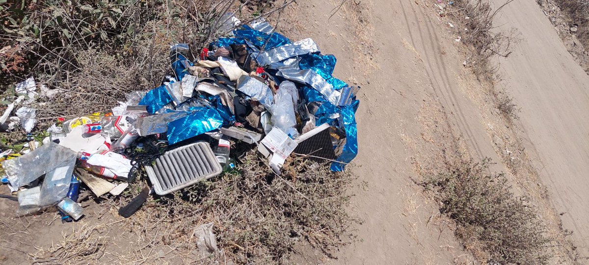 Mbuvic's tweet photo. @vivoenergykenya Shell Service Station Sabaki is not living Vivo Energy values. They must pull out this trash where they dumped behind the station. Residents will not allow the station to contaminate the environment within Sabaki Estate. This sort of disposal is unacceptable. https://t.co/kbs1ApOwUr