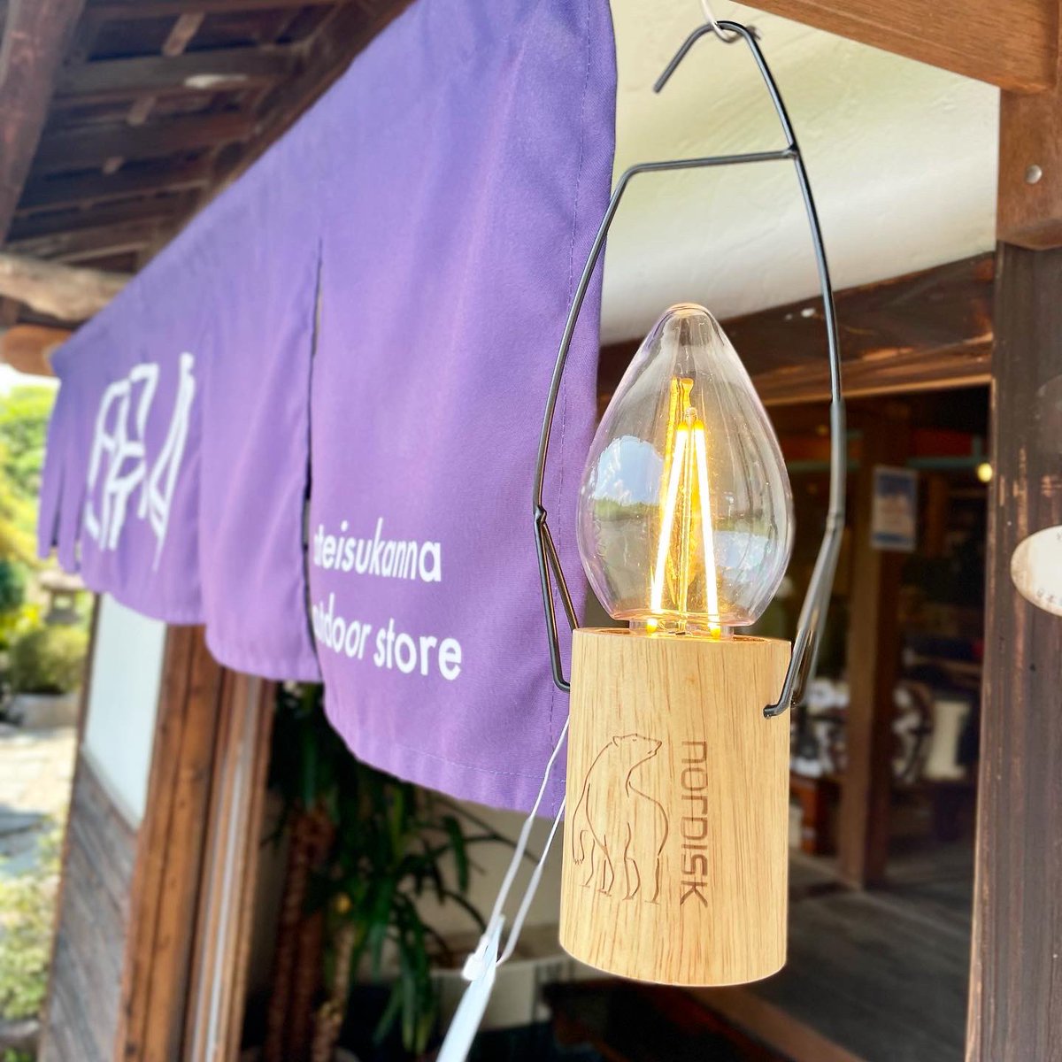 tateisukanna_'s tweet image. 吊るせて置けてリモコン操作

おやすみ前にポチッと消せる
しろくまランタン

USB充電式
3段階に調光とオンオフ
リモコンで出来ます

本日もありがとうございました
明日も11時からお待ちしてます

#タテイスカンナ #nordisk #ledlantern #ノルディスク #リモコン #調光 #camp #outdoor #比企郡